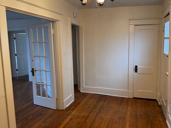 4th image of 927 S Cox St