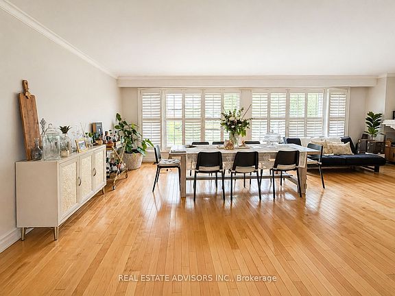 3rd image of 1 Lakehill Cres