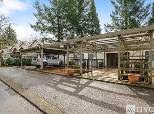 264 Cervantes Cir #268, Lake Oswego, OR 97035
