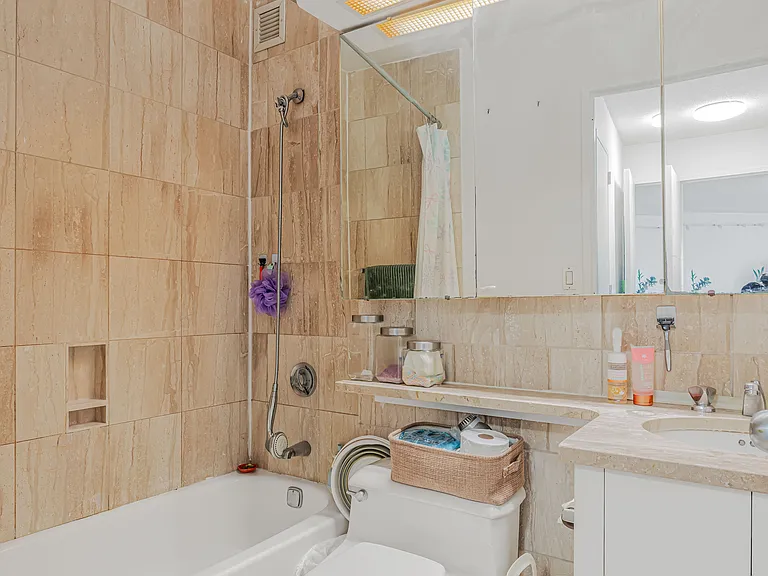 415 E 37th St #25J — Photo 11