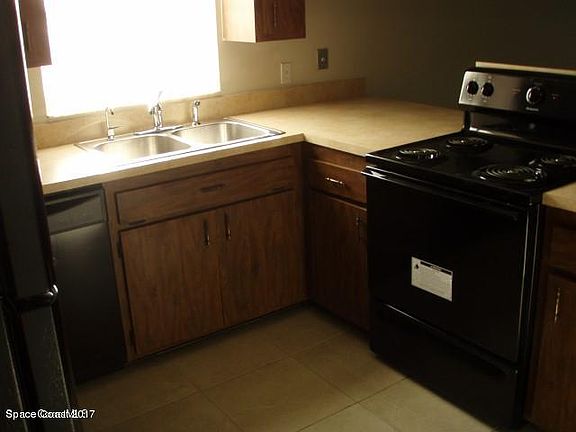 5th image of 1572 Gardner Dr