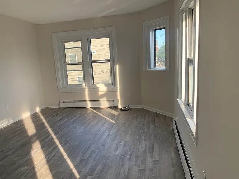 2401 W 2nd St #2 — Photo 5