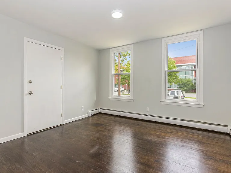 140 Nash Street — Photo 4