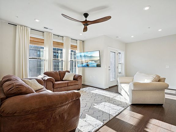 4th image of 2324 Wind Charm St #302-1