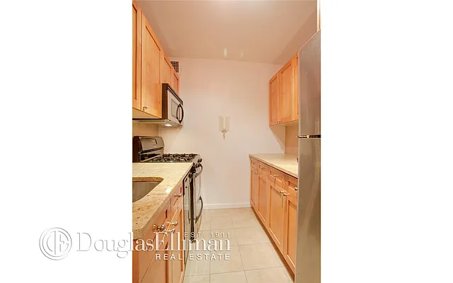 Sold by Douglas Elliman | media 18