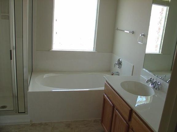 4th image of 12825 White House St