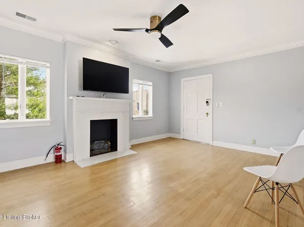 2126 Village Dr APT 5, Louisville, KY 40205