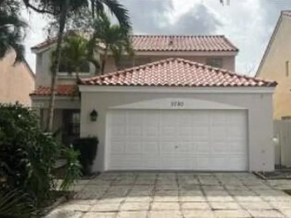 3780 Amalfi Dr, Hollywood, FL 33021
