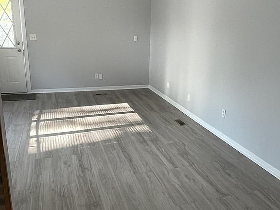 5th image of 20248 Annapolis St