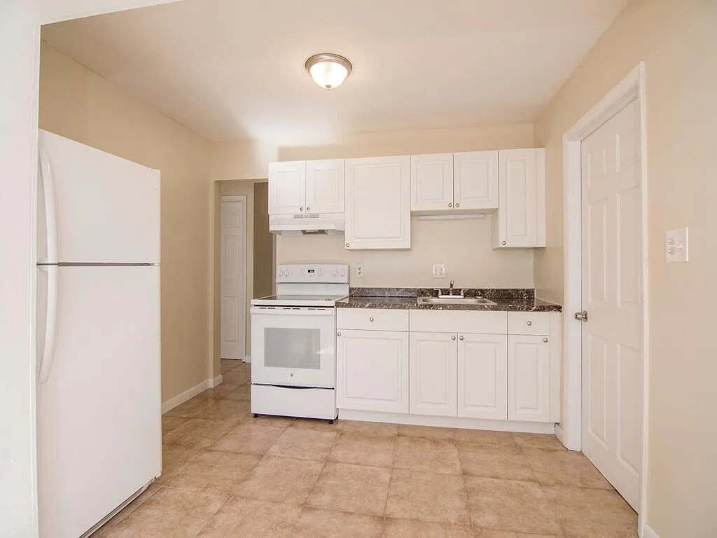 2 bed, 1.0 bath, 816 sqft, $1,995 — Photo 4