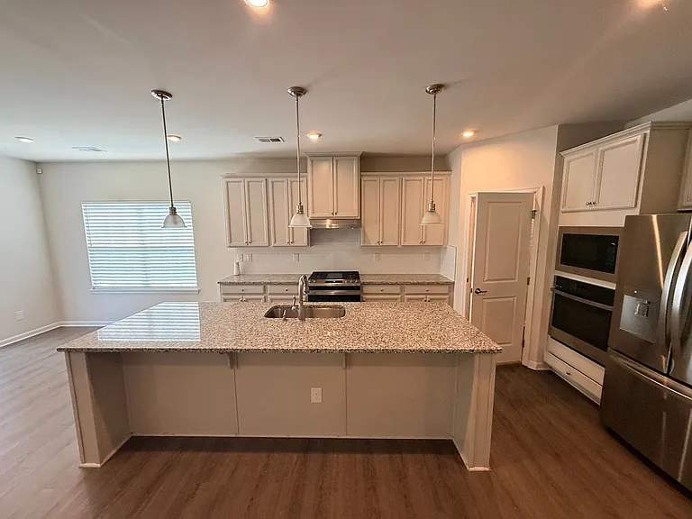 1209 Hinson Forest Rd — Photo 3