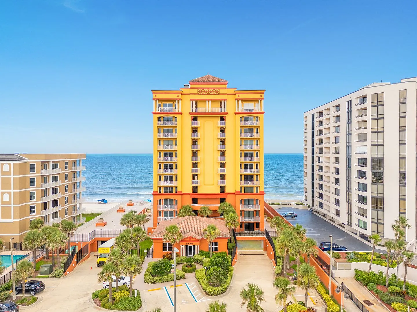 Luxury Meets the Ocean Stunning 3-Bedroom Condo in Daytona Beach Shores — Photo 2