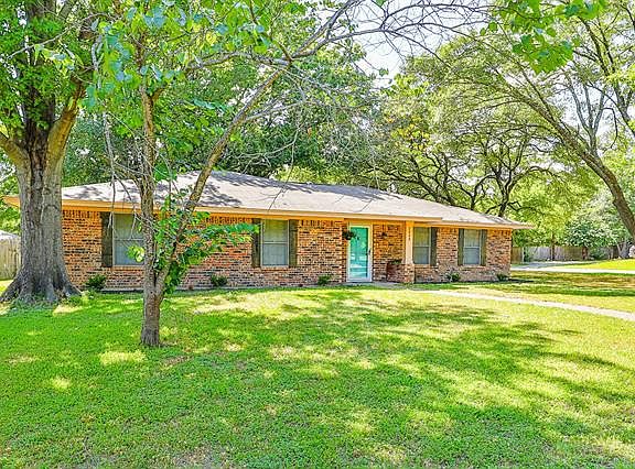 2nd image of 2828 Hillcrest Dr
