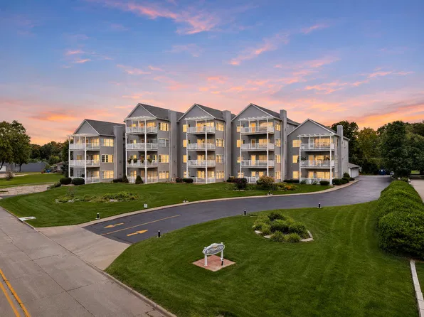 4412 River Dr Unit 402, Moline, IL 61265