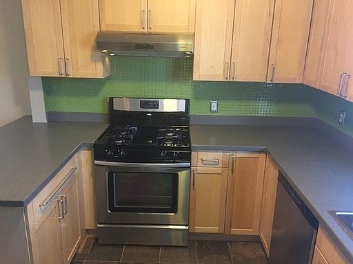 5th image of 1524 Lillian St