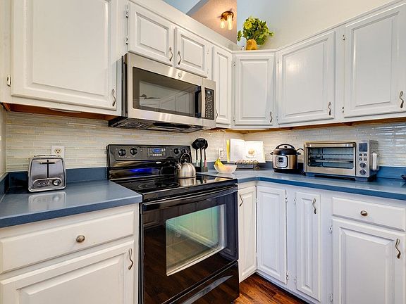 3rd image of 2397 Meadow Ct