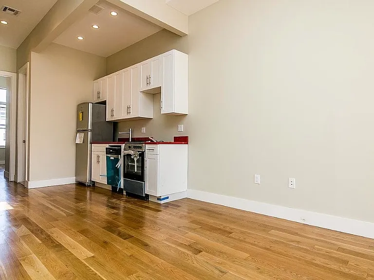 252 Melrose St #3L — Photo 1