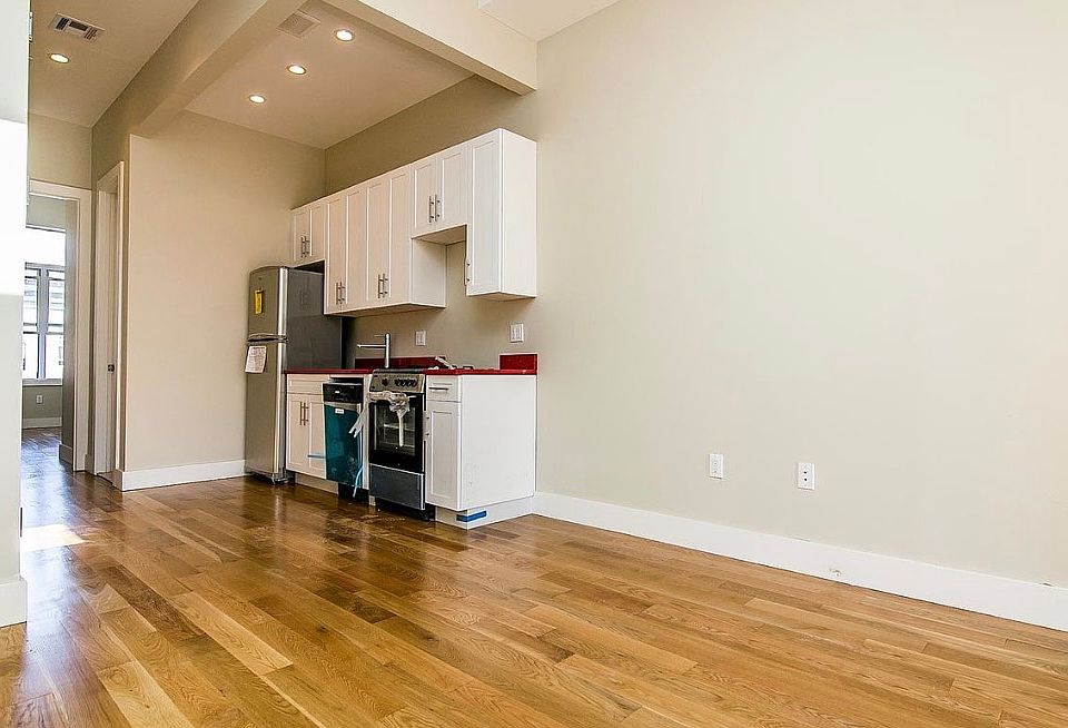 1st image of 252 Melrose St APT 3L