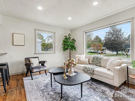 5th image of 3913 Boone Ave SW