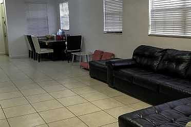 5th image of 203 W Chrystie Cir