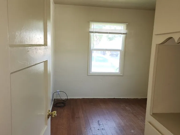 1605 Saint Clair St — Photo 15