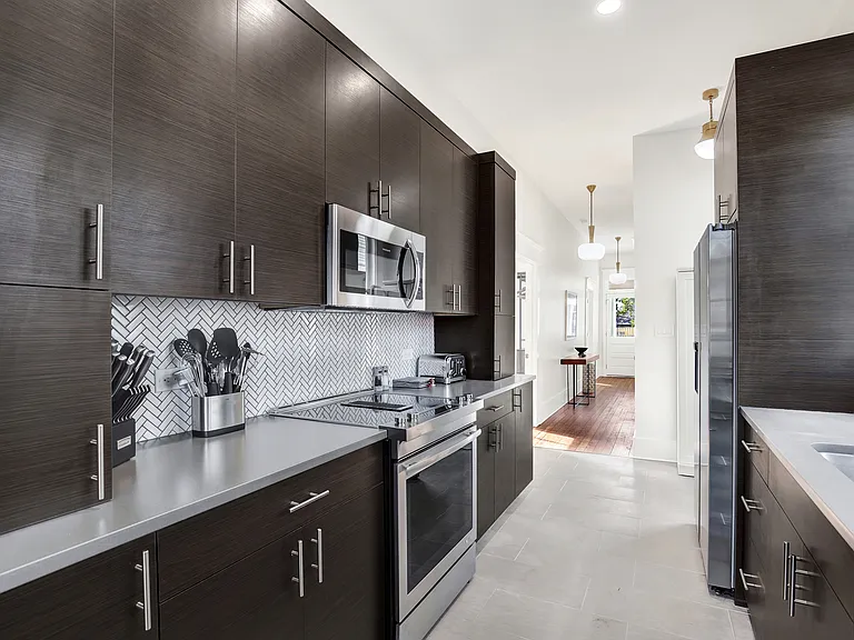 408 W 41st St #B — Photo 32