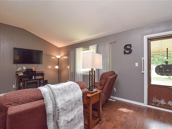 5th image of 6414 Edgehurst Dr