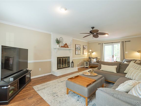 3rd image of 9608 Della Dr