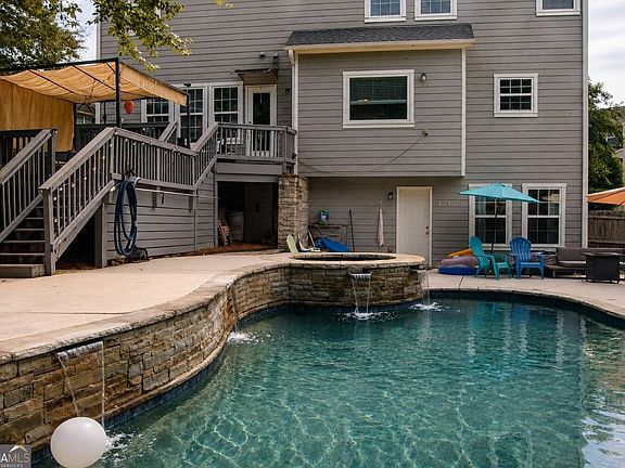 3rd image of 6605 Grove Crossing Ct