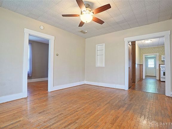 4th image of 196 Elm St
