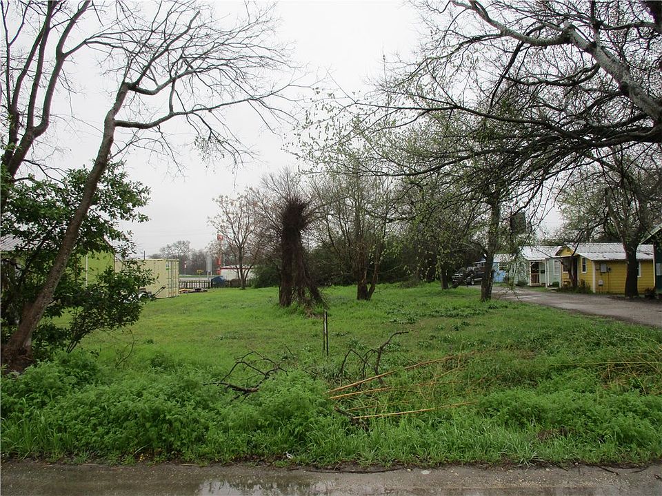 1st image of 909 Emile St