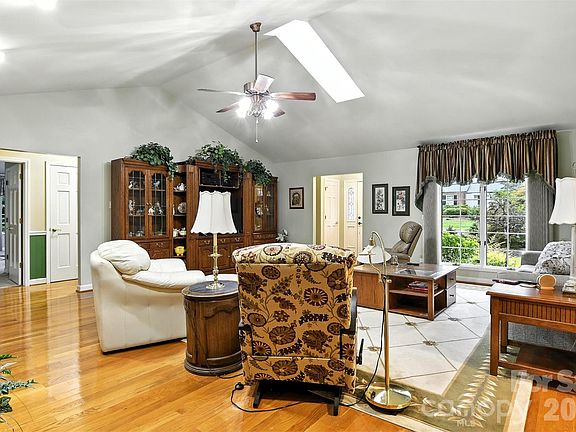 4th image of 530 5th St NW