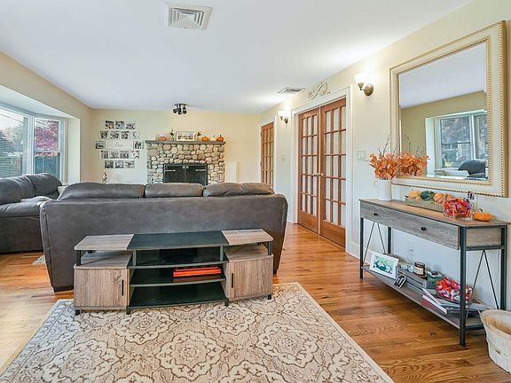 3rd image of 23 Grange St
