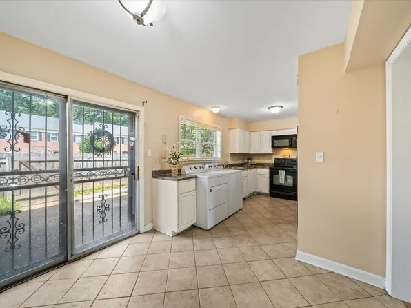 5696 Quince Rd APT 3, Memphis, TN 38119