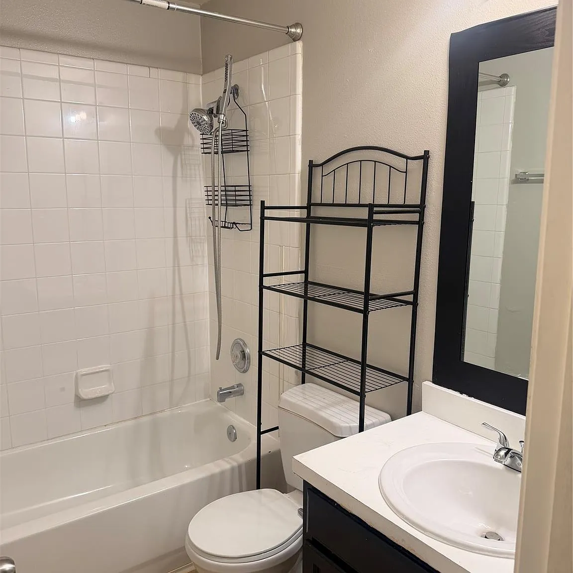 3 bed, 2.0 bath, 1476 sqft, $1,800 — Photo 4