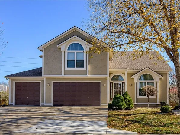 907 Trailway Dr, Raymore, MO 64083