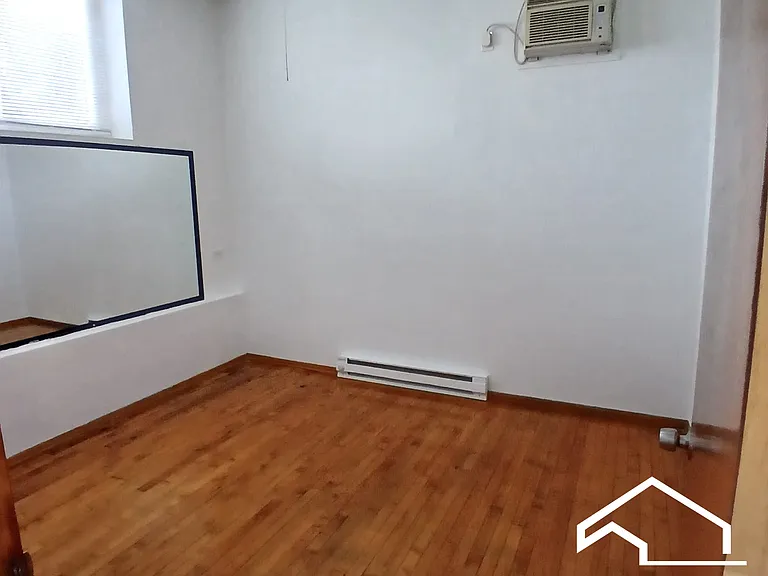 4810 W Barry Ave #G — Photo 6