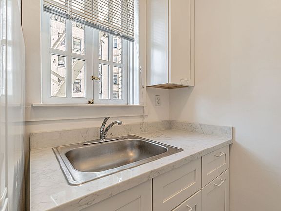 5th image of 628 Bush St