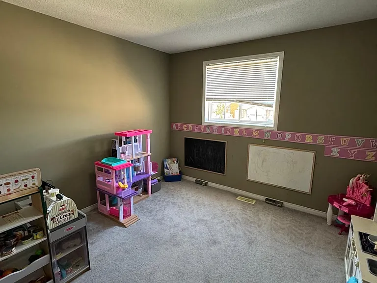 20 Courtney Cres — Photo 11