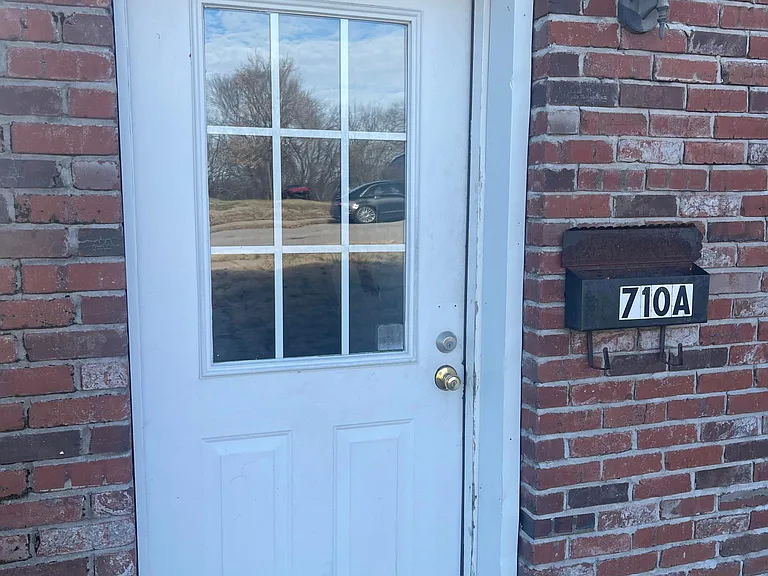 710 E State St #A — Photo 13