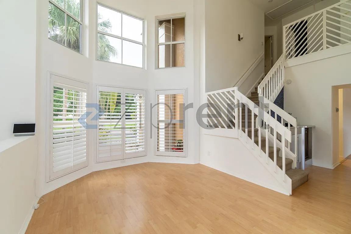 3 bed, 2.5 bath, 5192 sqft, $4,250 — Photo 2