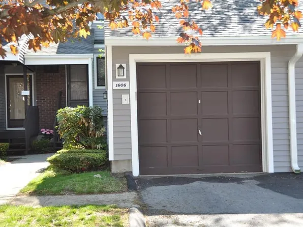 1606 Mill Pond Dr, South Windsor, CT 06074
