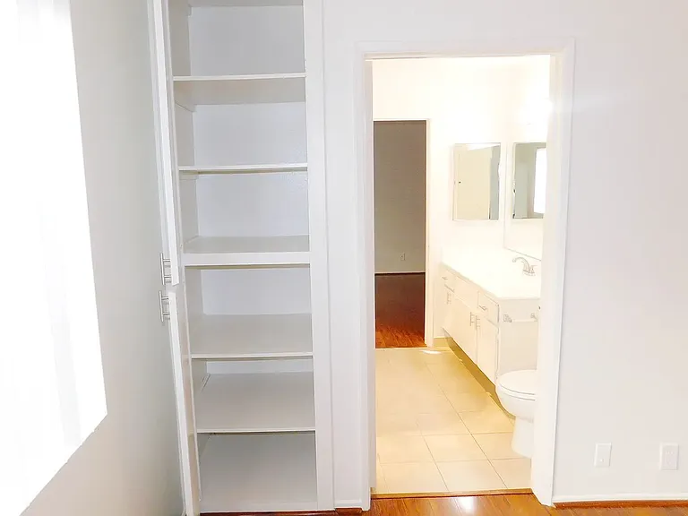 13518 Burbank Blvd — Photo 14