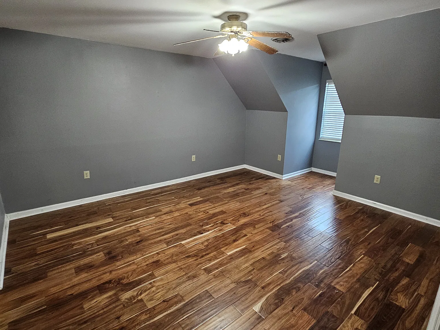 2 bed, 1005 sqft, $1,800 — Photo 4