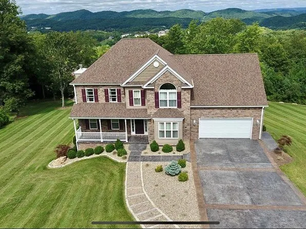 104 Hogan Cir, Bluefield, VA 24605