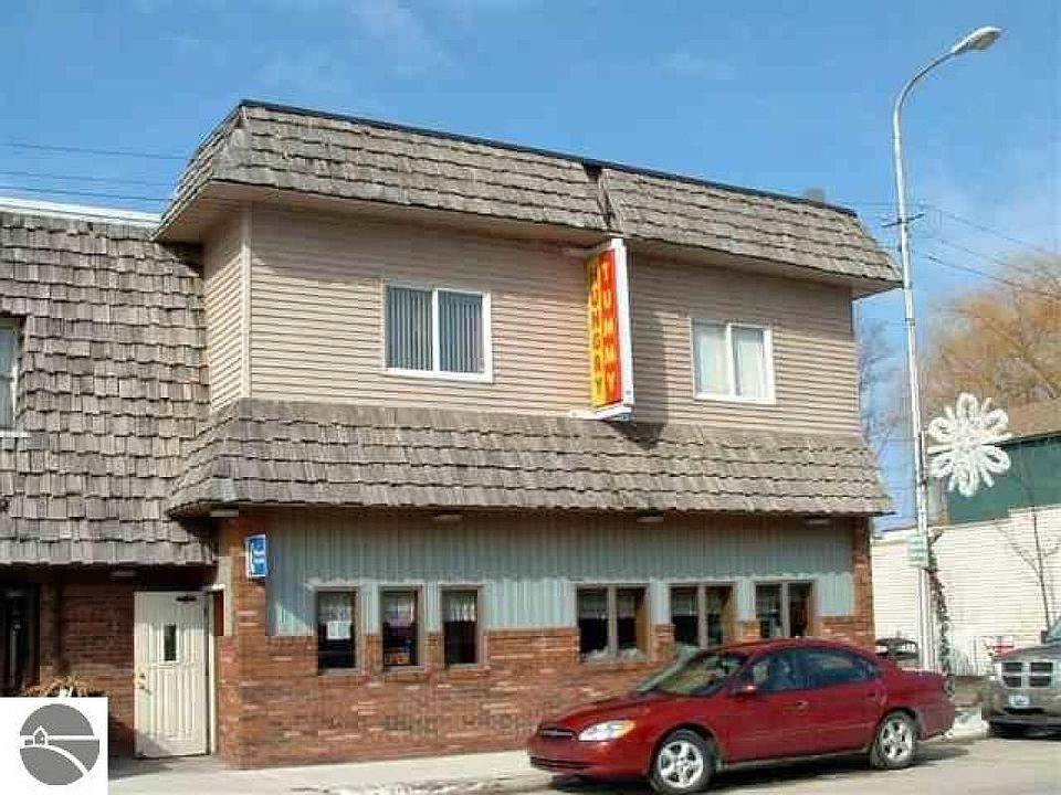 1st image of 226 S Benzie Blvd