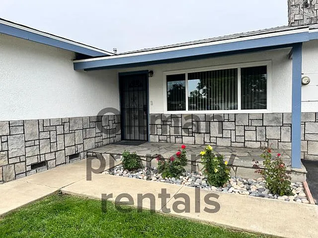 2 bed, 1380 sqft, $2,400 — Photo 2