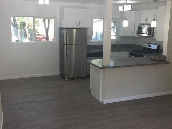 3rd image of 7511 Lexington Ave APT 4