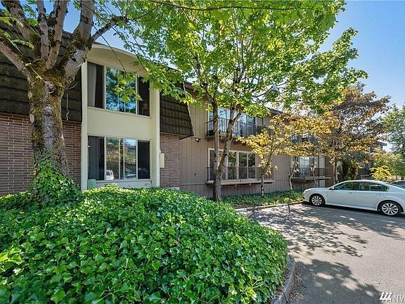 2nd image of 11004 NE 68th St APT 822