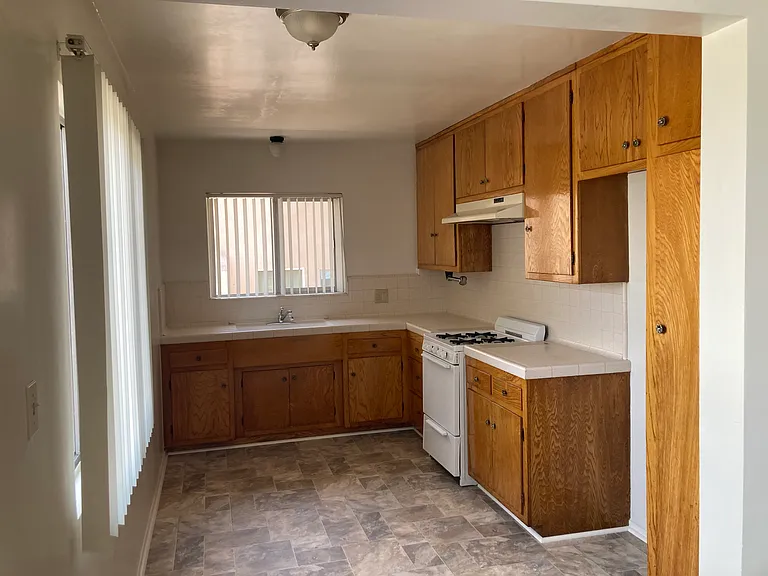 11624 Hamlin St #14 — Photo 3